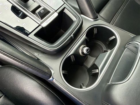 Used 2019 Porsche Cayenne Turbo w/ Premium Plus Package image 18