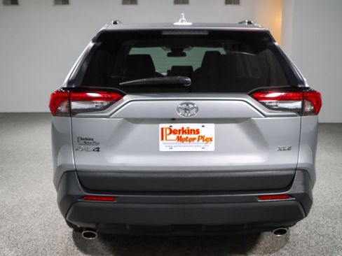 Used 2020 Toyota RAV4 XLE FWD image 8