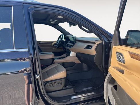 Used 2023 Chevrolet Suburban Premier AWD/4WD image 25