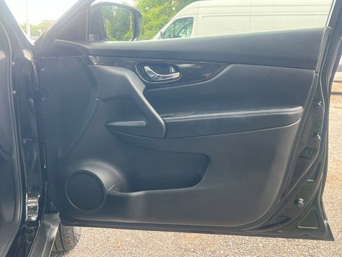 Used 2018 Nissan Rogue SL FWD image 14