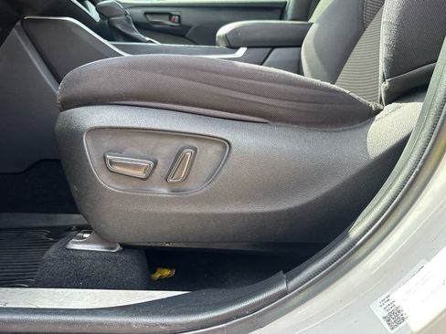 Used 2022 Toyota Highlander L image 13