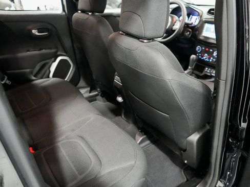 Used 2019 Jeep Renegade Latitude w/ Safety & Security Group II image 17