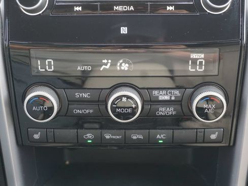 Used 2019 Subaru Ascent Premium AWD/4WD image 12