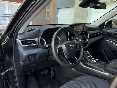 Used 2020 Toyota Highlander L AWD/4WD image 14