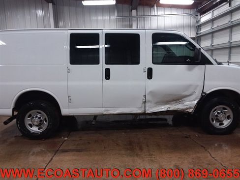 Used 2019 Chevrolet Express 2500 w/ Driver Convenience Package image 3
