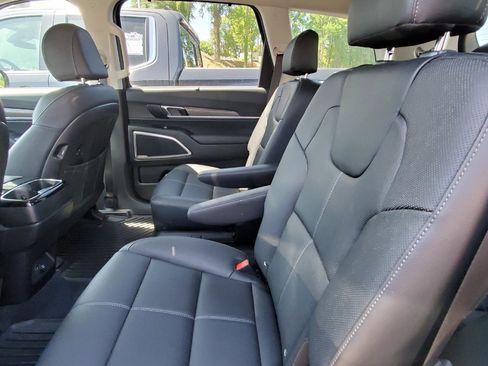 Used 2022 Kia Telluride EX w/ EX Premium Package FWD image 5