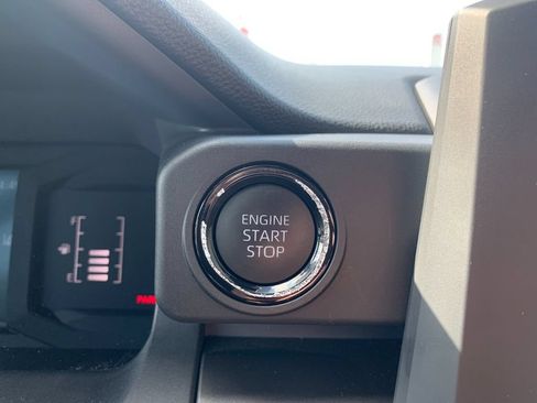 Used 2025 Toyota Tacoma SR5 AWD/4WD image 15