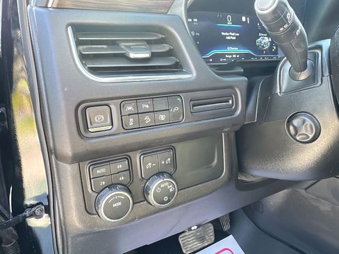 Used 2022 Chevrolet Tahoe Z71 w/ Luxury Package AWD/4WD image 21