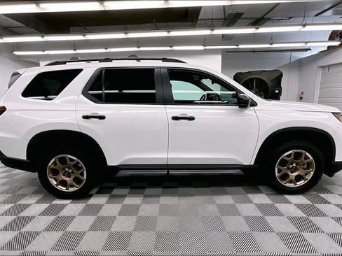 Used 2024 Honda Pilot TrailSport image 15