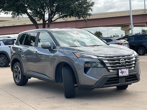 Used 2025 Nissan Rogue SV FWD image 3