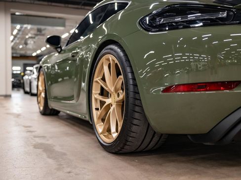 Used 2021 Porsche 718 Cayman GT4 RWD image 32