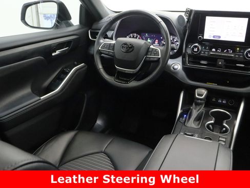 Used 2023 Toyota Highlander XSE image 33