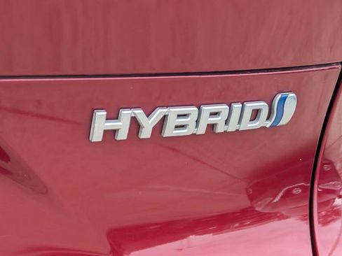 Used 2022 Toyota Venza LE image 8