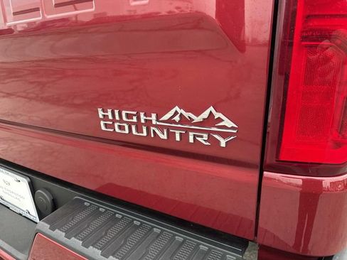 Used 2019 Chevrolet Silverado 1500 High Country w/ Technology Package AWD/4WD image 4