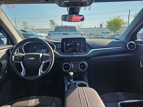 Used 2025 Chevrolet Blazer LT image 5