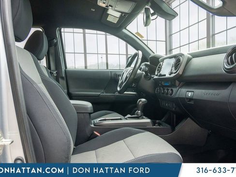 Used 2020 Toyota Tacoma TRD Sport AWD/4WD image 22