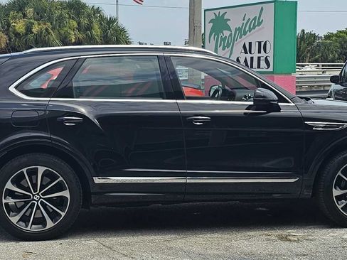 Used 2023 Bentley Bentayga AWD/4WD image 6