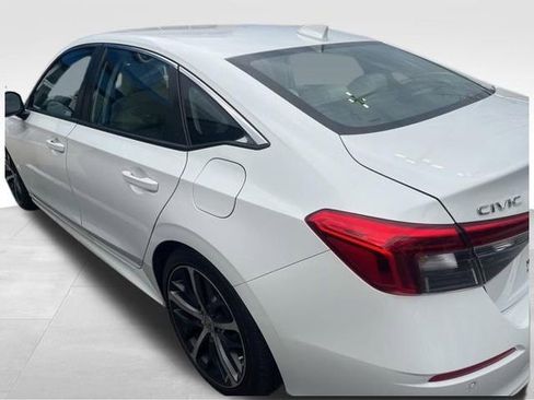 Used 2023 Honda Civic Touring image 9