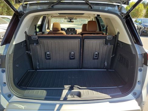 New 2025 Nissan Pathfinder Platinum image 15