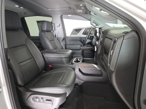 Used 2022 GMC Sierra 3500 Denali w/ Denali Ultimate Package image 17