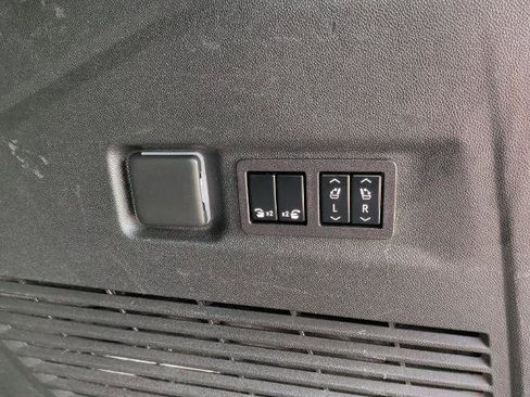 Used 2023 Chevrolet Suburban RST w/ Luxury Package AWD/4WD image 17