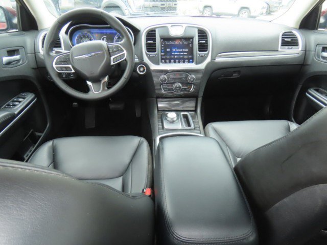 Used 2022 Chrysler 300 Touring L RWD image 21