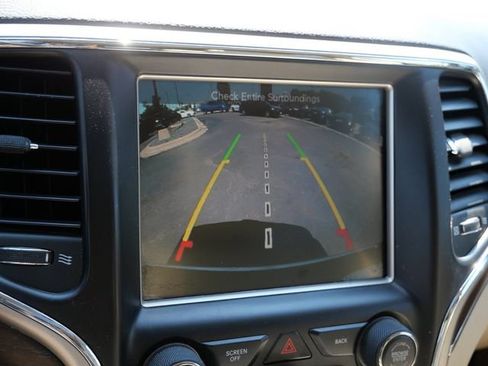 Used 2016 Jeep Grand Cherokee Limited AWD/4WD image 26
