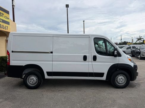 Used 2024 RAM ProMaster 2500 w/ Safety Group FWD image 8