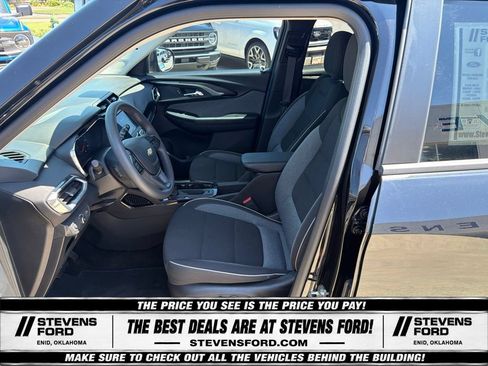 Used 2023 Chevrolet TrailBlazer LT FWD image 13