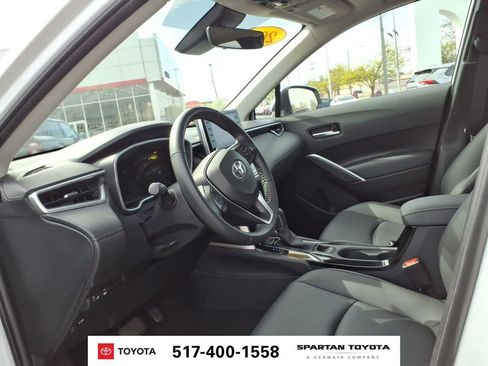 Used 2022 Toyota Corolla Cross XLE w/ Convenience Package AWD/4WD image 14