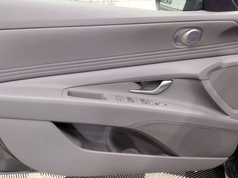 Used 2025 Hyundai Elantra SEL FWD image 16