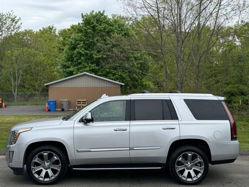Used 2020 Cadillac Escalade Luxury AWD/4WD image 6
