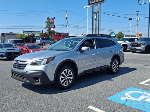 Used 2021 Subaru Outback Premium AWD/4WD image 3