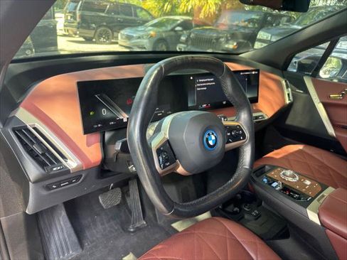Used 2023 BMW iX xDrive50 w/ Premium Package AWD/4WD image 12