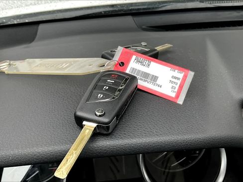 Used 2023 Toyota Camry SE image 30