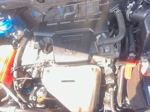 Used 2018 Toyota RAV4 LE FWD image 10