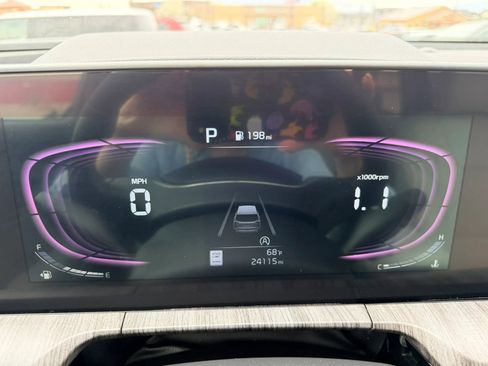 Used 2024 Kia Telluride EX w/ EX Captain's Chair Package image 17