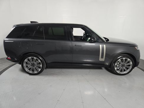 New 2026 Land Rover Range Rover Long Wheelbase SE AWD/4WD image 6