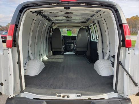 Used 2015 Chevrolet Express 2500 image 5