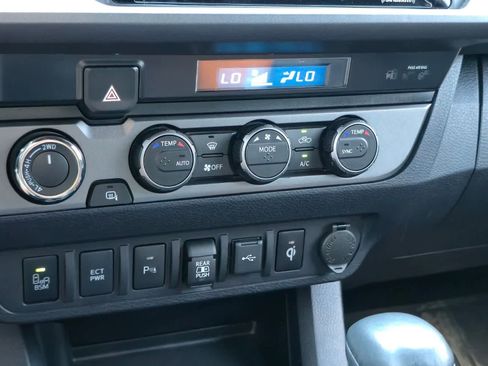 Used 2021 Toyota Tacoma TRD Off-Road w/ Technology Package AWD/4WD image 21