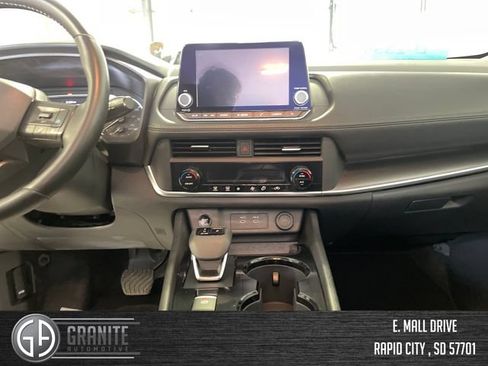 Used 2025 Nissan Rogue SV AWD/4WD image 21