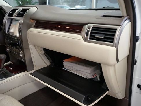 Used 2017 Lexus GX 460 image 48