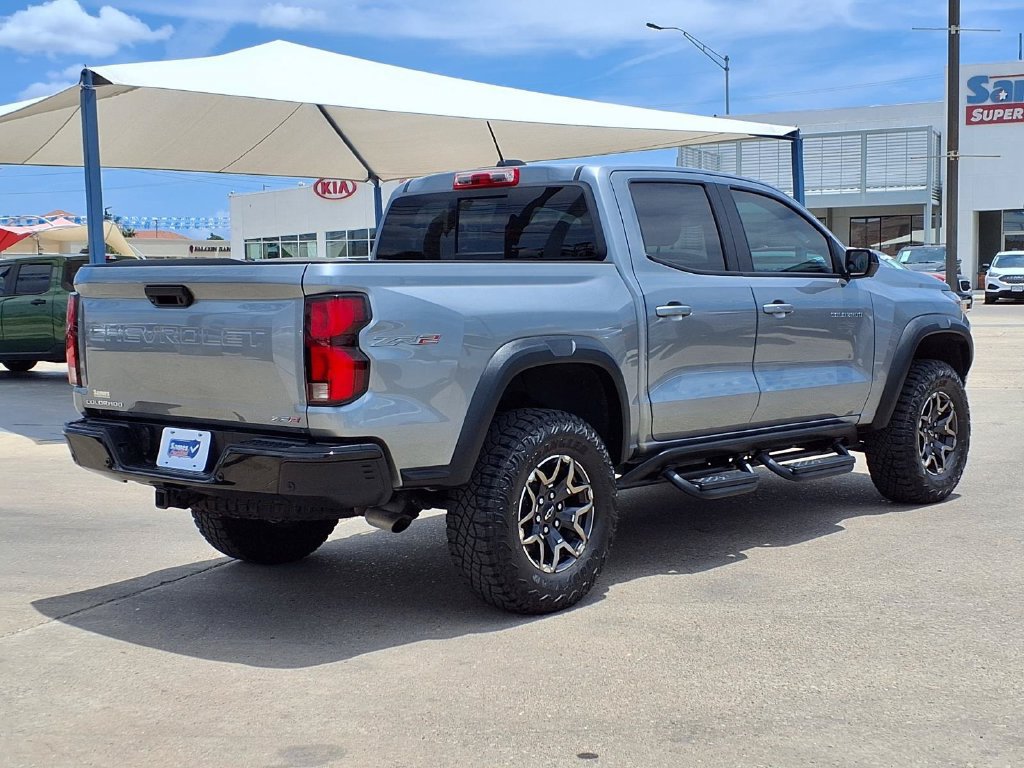 Used 2025 Chevrolet Colorado ZR2 w/ Technology Package AWD/4WD image 8