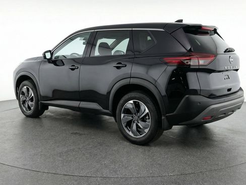 Used 2025 Nissan Rogue SV image 6