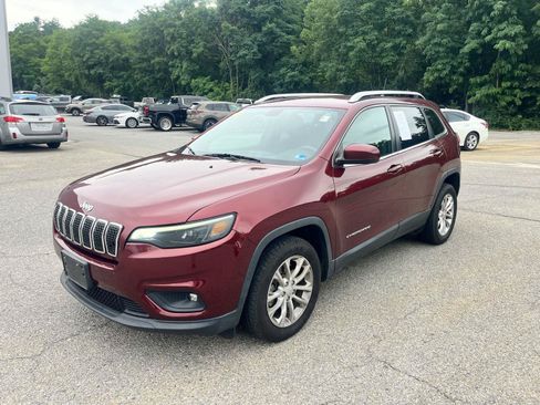 Used 2019 Jeep Cherokee Latitude w/ Cold Weather Group FWD image 3