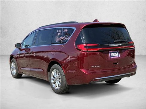 Used 2022 Chrysler Pacifica Touring-L image 7
