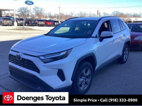 Used 2022 Toyota RAV4 XLE image 3