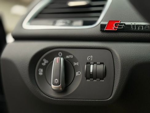 Used 2017 Audi Q3 2.0T Prestige w/ Prestige Package image 22