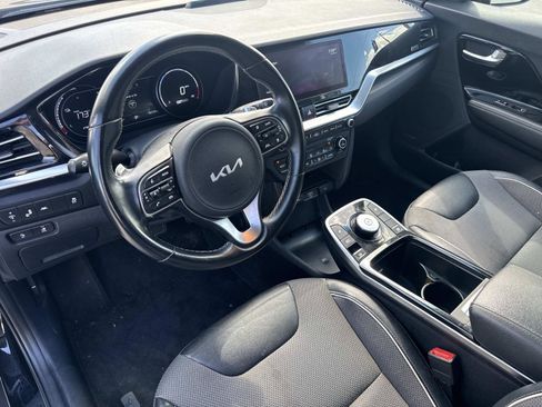 Used 2022 Kia Niro EX image 7