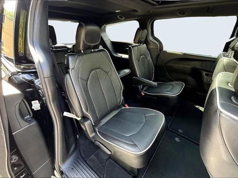 New 2026 Chrysler Pacifica Limited w/ S Appearance Package AWD/4WD image 9